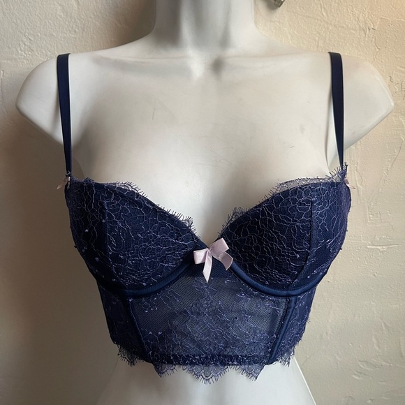 Victoria’s Secret navy blue laced bra 32C - Picture 2 of 7